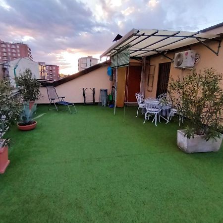 Апартаменты Terrazzo In Centro Сереньо Экстерьер фото