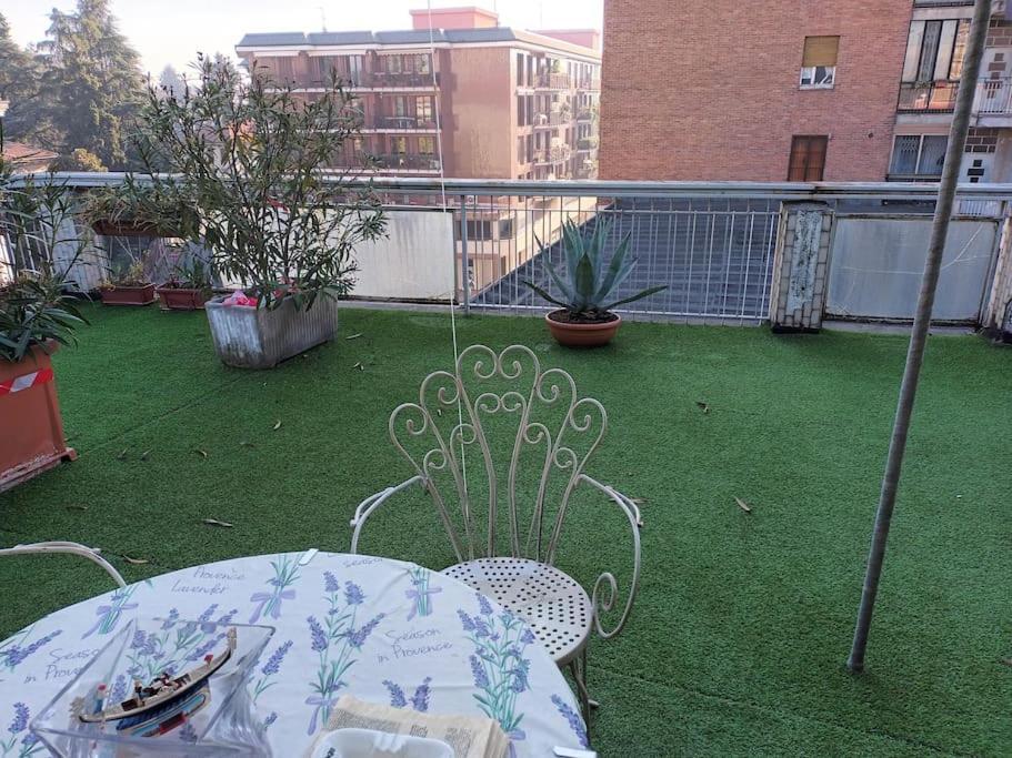 Апартаменты Terrazzo In Centro Сереньо Экстерьер фото