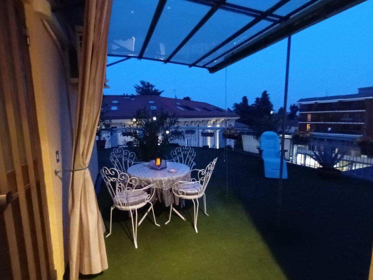 Апартаменты Terrazzo In Centro Сереньо Экстерьер фото